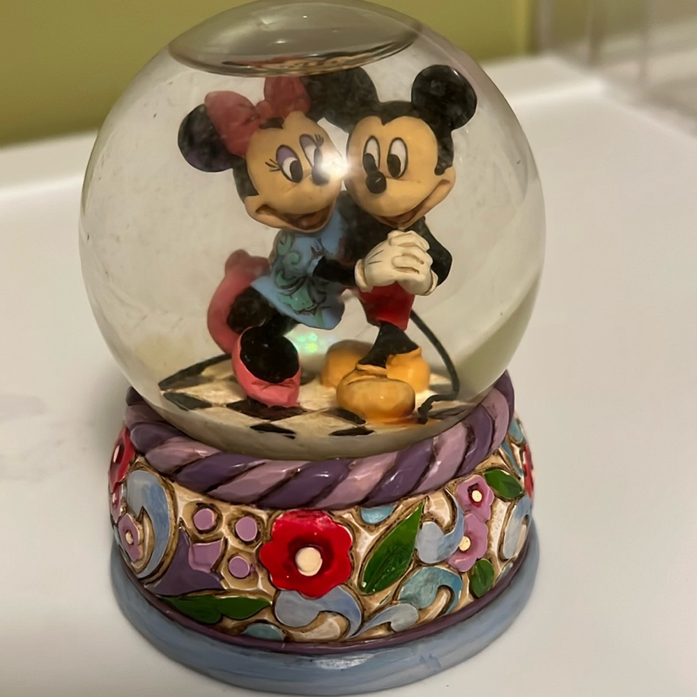 Vintage Walt Disney Mickey and Minnie Mouse Snowglobe